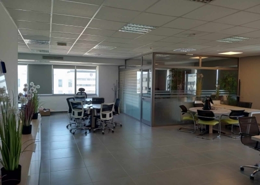 Super bureau 471 m² hs au lac 3 kram