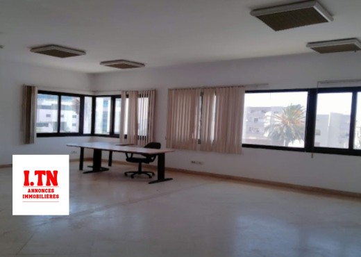 Spacieux bureau 380 m² à Med V