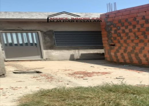 maison avec un studio inachevé