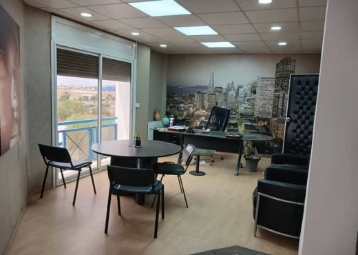 bureau à À Vendre à TUNIS - À VENDRE : bureau s+4 au Lac1.