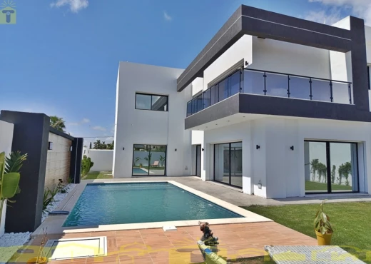 villa à À Vendre à NABEUL - Magnifique villa avec piscine