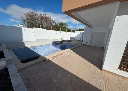 villa à À Vendre à ARIANA - À VENDRE  Superbe Villa avec Piscine à Choutrana