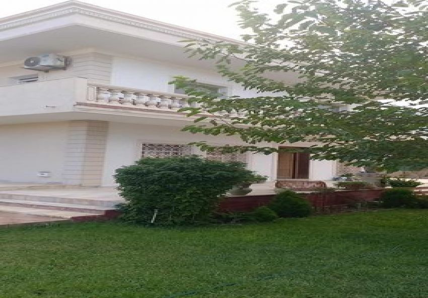 A vendre grande villa à  la corniche Bizerte