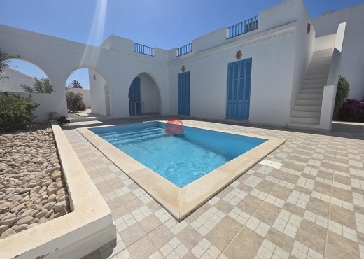 PETITE VILLA AVEC PISCINE À MIDOUN