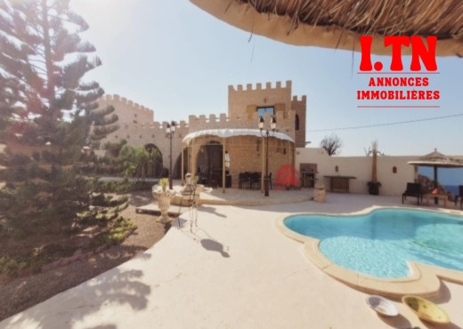 GRANDE PROPRIÉTÉ À VENDRE À DJERBA