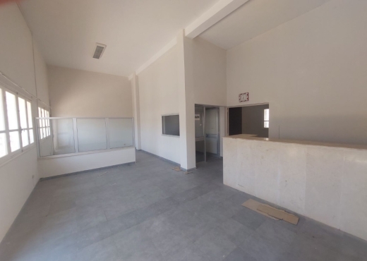 AL un local industrielle 450m2 ZI