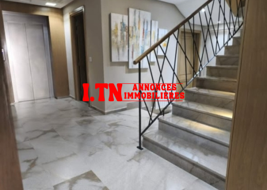 A Vendre S+4 triplex Ennasr