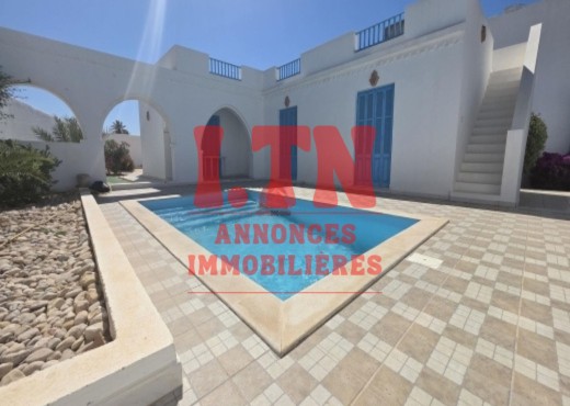 PETITE VILLA AVEC PISCINE À MIDOUN