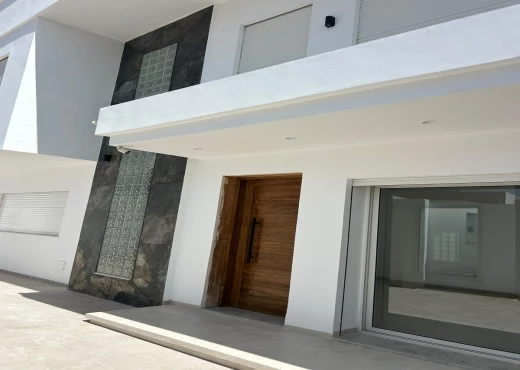 villa à À Vendre à BIZERTE - À VENDRE – Villa Triplex Haut Standing S+3