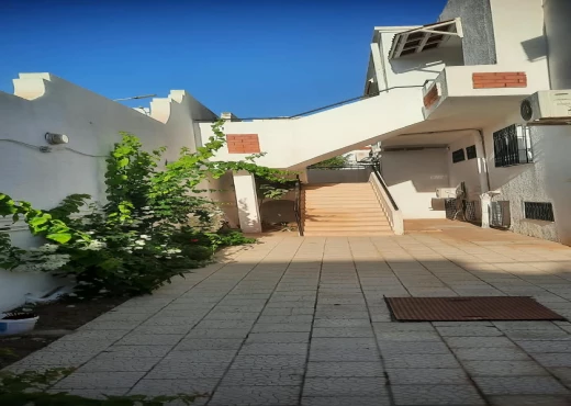 Étage de villa à À Louer à TUNIS - loue étage villa S4 ennasr2