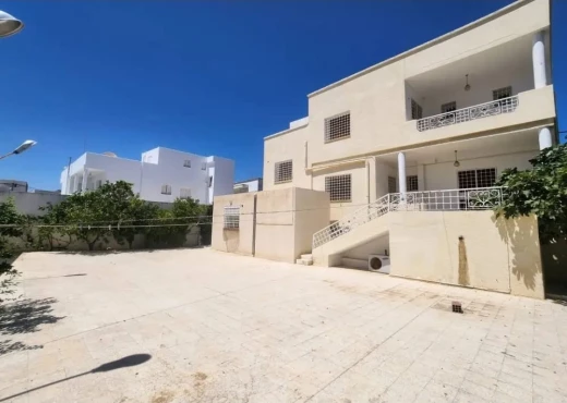 Appartement à À Vendre à SOUSSE - A vendre villa 850m2 à chat Mariem