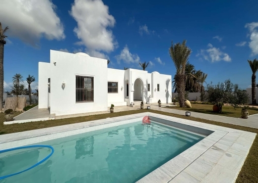 GRANDE MAISON SUR MEZRAYA DJERBA