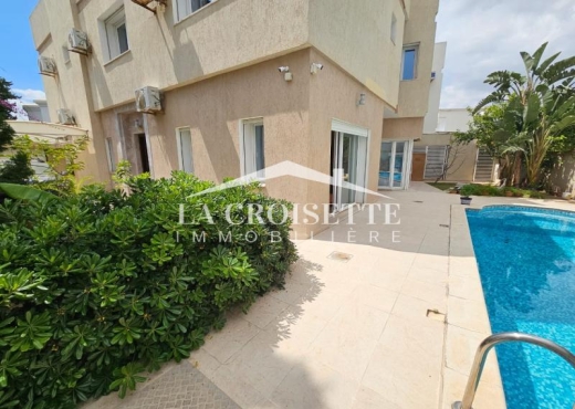 Villa S+5 avec piscine aux jardins de l'Aouina ZVL1694