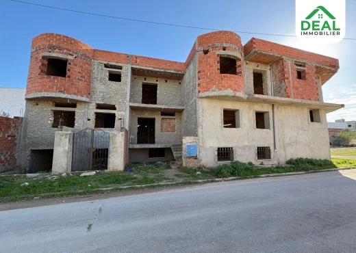 villa à À Vendre à SOUSSE - Rez de jardin et 2 Duplex inachevée à M'saken