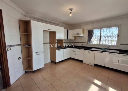 A Vendre Appart S+4 à Ennasr