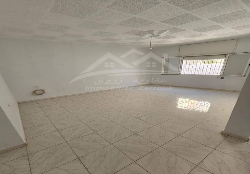 vente  Petite villa  Située à  bhira