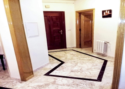 Excellent Apt S1 meublé Ennasr2 po