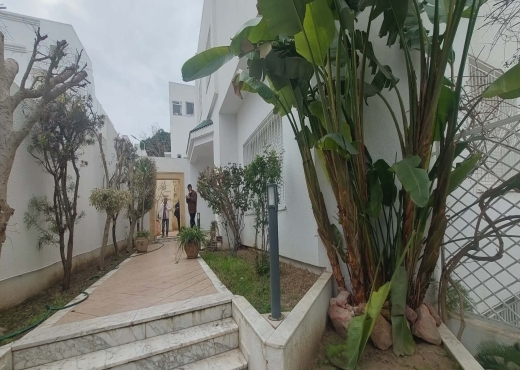 ENNASR 2 :  VILLA DE PRESTIGE AVEC PISCINE À LOUER