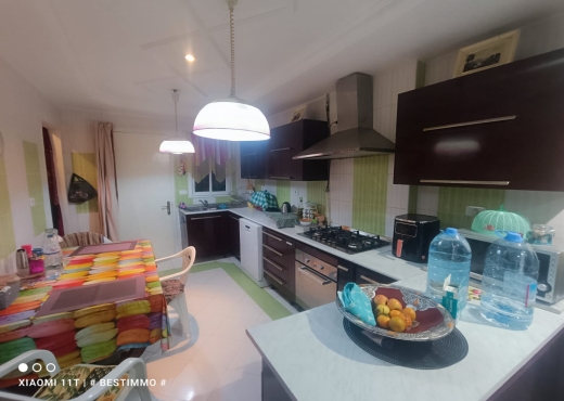 A vendre villa essahafa