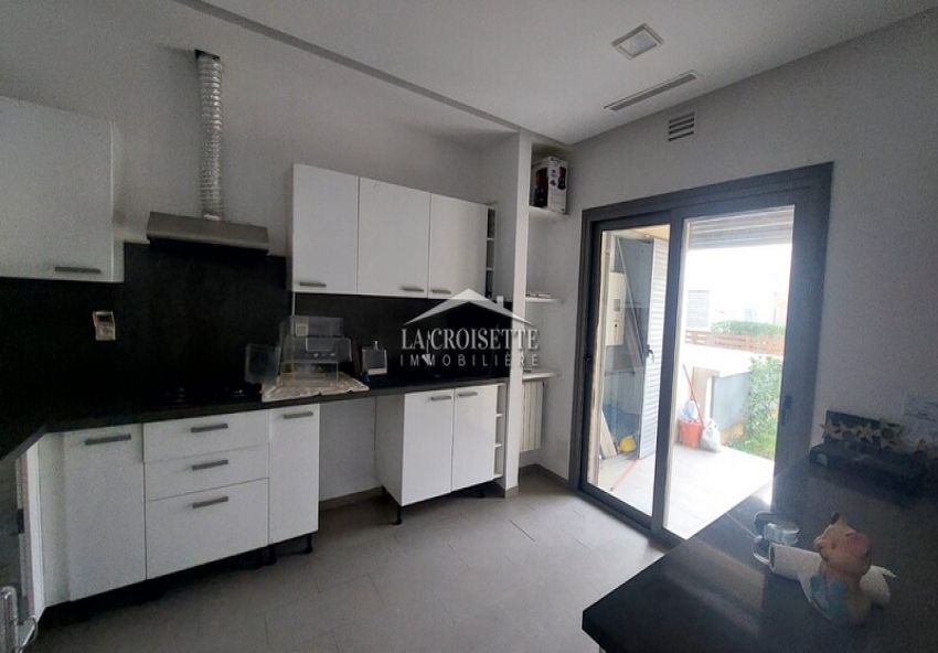 Triplex s+3 avec petit jardin à gammarth mtrl0084