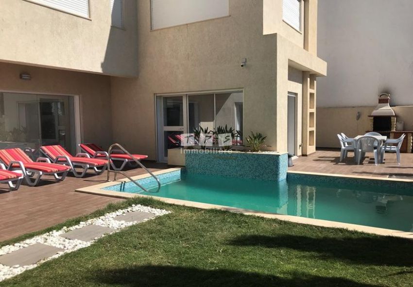 VILLA DE HAUT STANDING POUR LES VACANCES