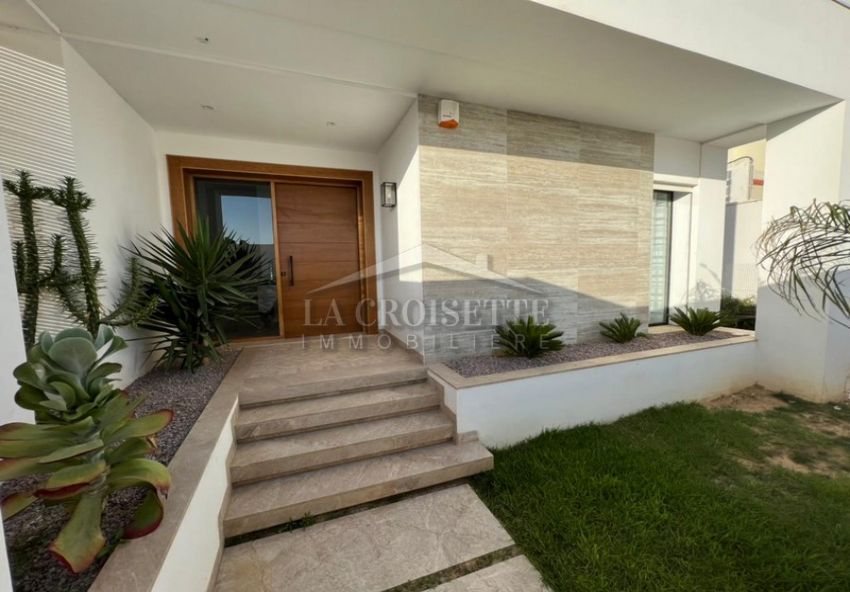 Villa S+4 avec piscine à Gammarth MVV0290