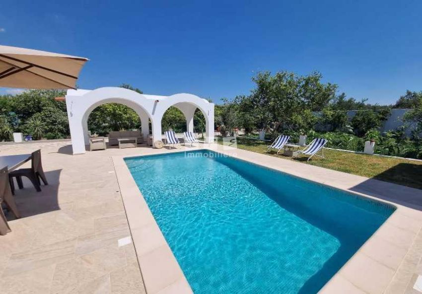 VILLA AVEC PISCINE A BIR BOUREGBA