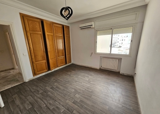 CITE ENNASER 2 : APPARTEMENT S+4 A LOUER