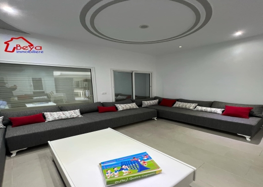 Une villa avec piscine