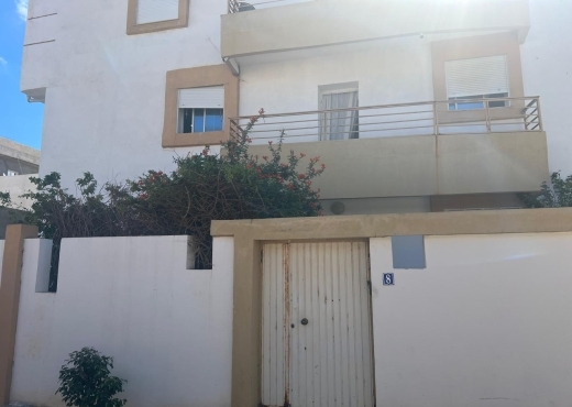 villa plus 4 appartement à vendre