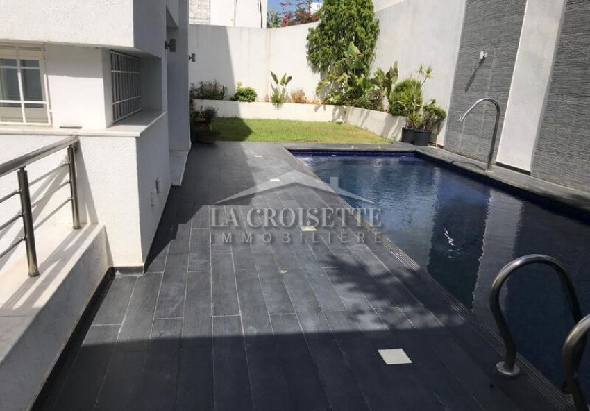 Villa S+6 Avec Piscine à La Marsa MVL1184