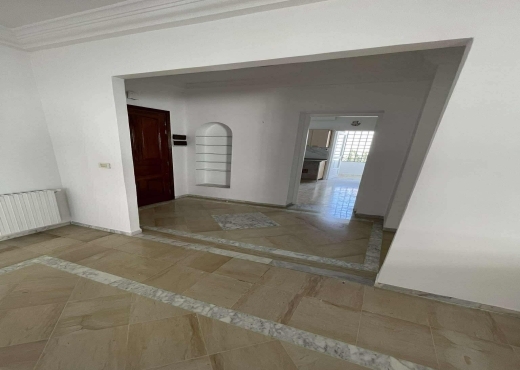 📍 ENNASR 1 – APPARTEMENT S+4 TRANSFORMÉ EN S+3 À