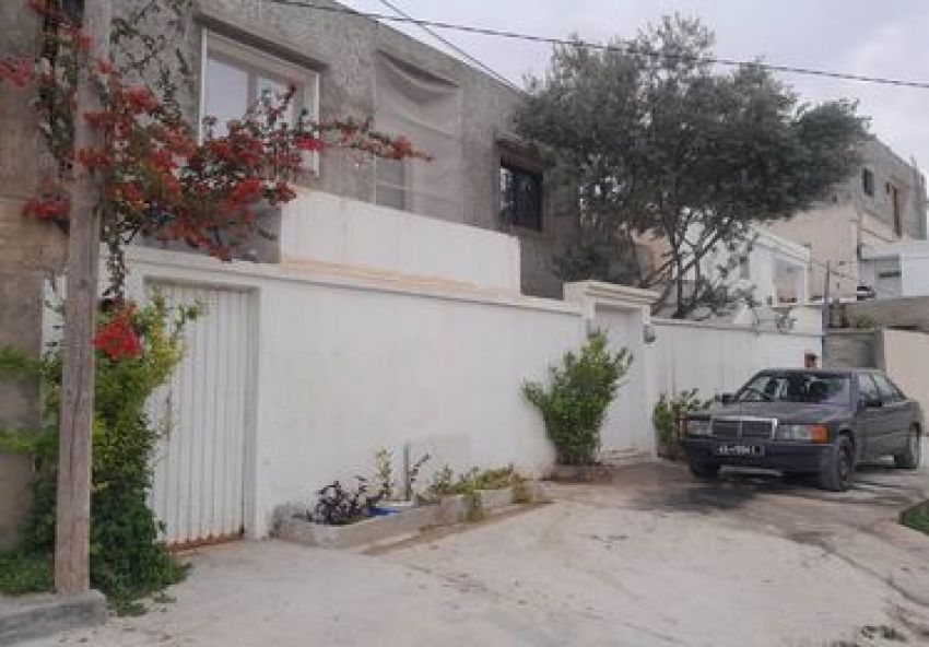 Vente un Duplex sur la route principale de JAAFER ARIANA