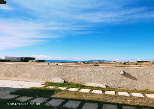 للبيع منزل حديث البناء مطل عل البحر و الجبل و قريب من كل المرافق في الهوارية