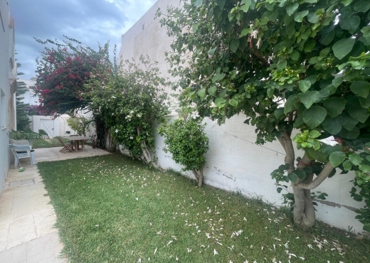A vendre à Hammamet une villa S+4 de 300m²/440m² d