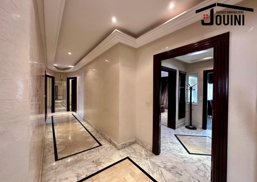 Villa De Prestige 550 M² Au Bardo