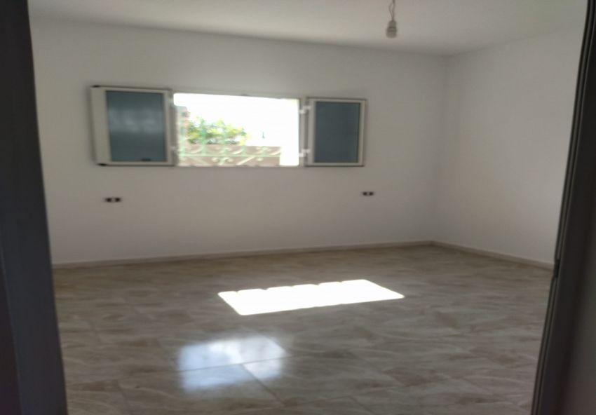 Une Maison a vendre s+ 3 avec garage au centre ville haouaria
