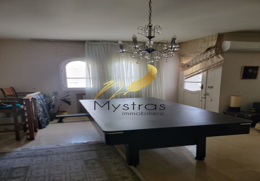 A vendre un spacieux appartement S+2 à Cité Ennasr1