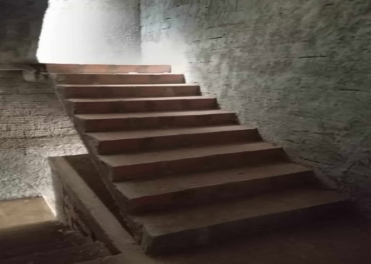 🏡 Maison 3 étages à Ras Jebel