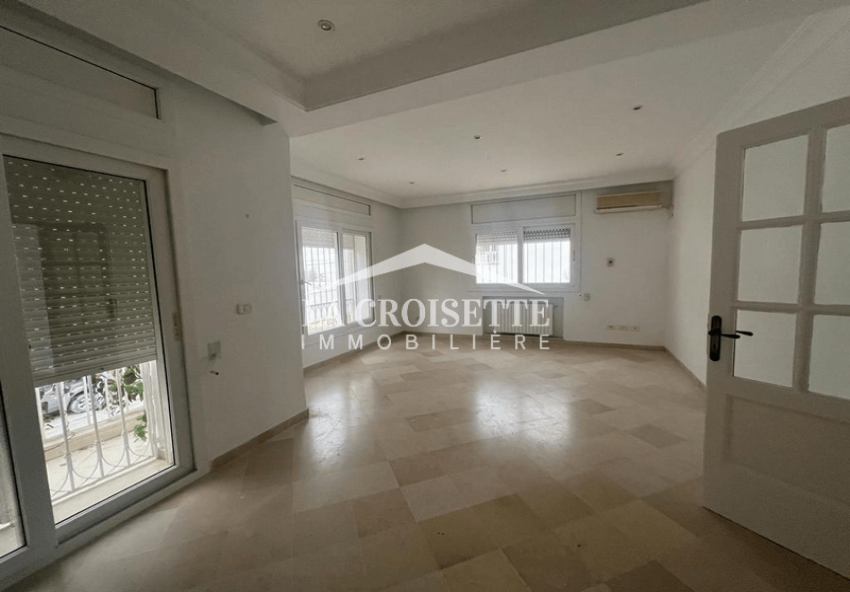Etage De Villa S+4 à Gammarth MEL0478