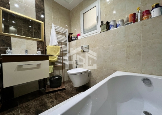A Vendre S+3 de 149 m² à Ennasr 1