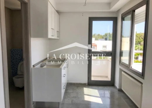 villa À Louer à TUNIS - Triplex s4 avec piscine à Gammarth - Immobiliere.tn - Photo 8