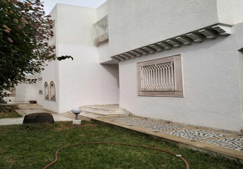 Villa  EL MANAR 2   S+5   Angle sur 2 Rue  en vente FLASH