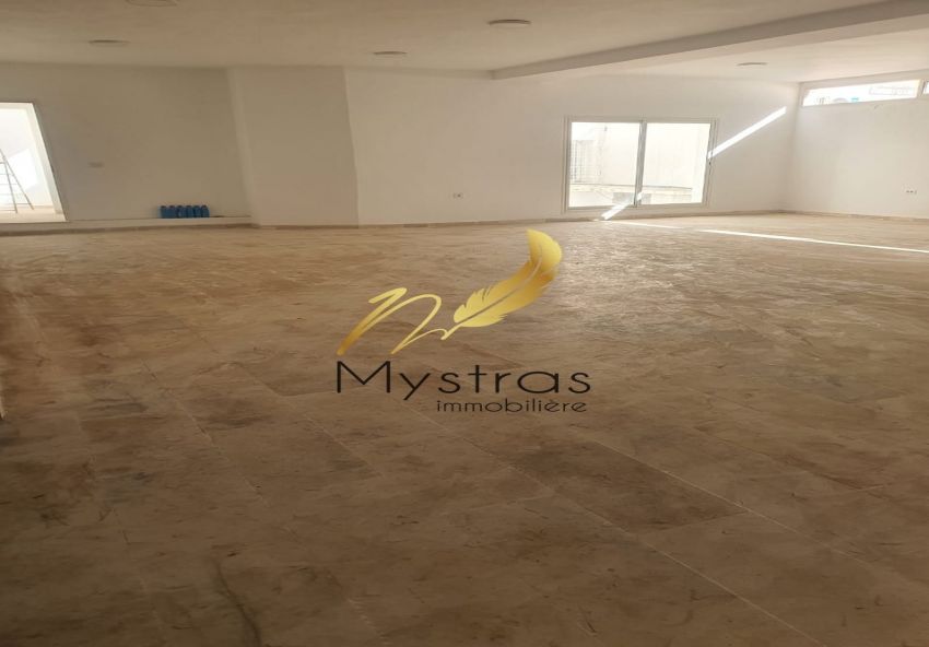 A vendre local commercial à Monplaisir