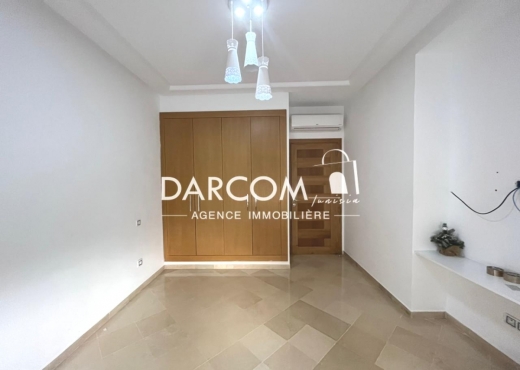 à louer Duplex de 298 m² aux JC