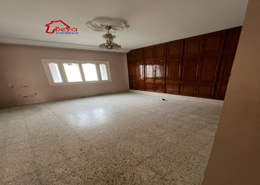 VILLA AVEC 5 APPARTEMENTS