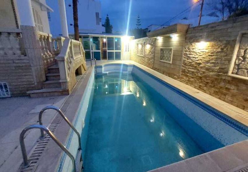 Villa S+4 Avec Piscine à La Marsa MVL0548