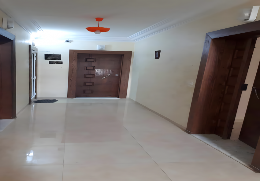 Appartement (S+2) au premier étage d’un immeuble (R+3)