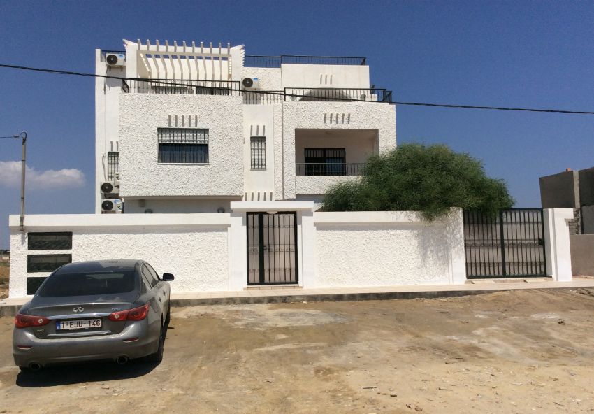 Villa Haut standing à Kelibia secteur (Ain Grenz), construction 2018, quatre étages séparés