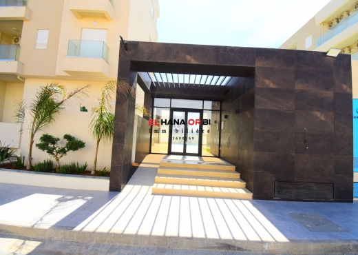 un bien avec piscine a louer